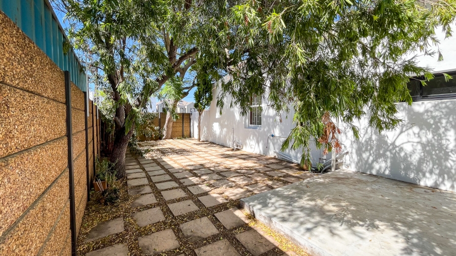 To Let 3 Bedroom Property for Rent in Wynberg Western Cape